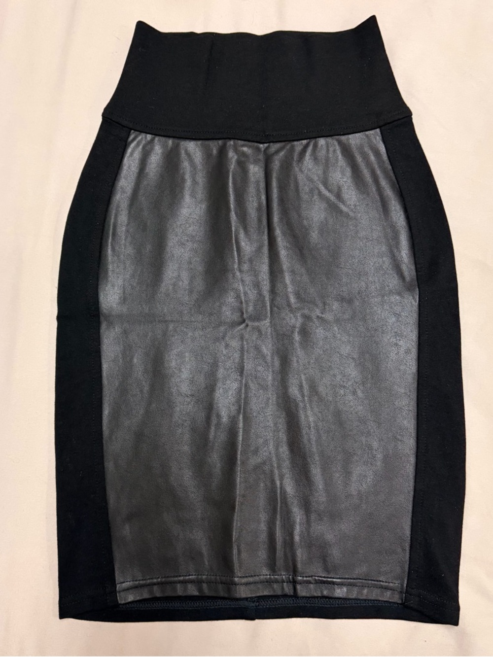 3/$30 🌺 Aritzia Wilfred Free Mini Skirt